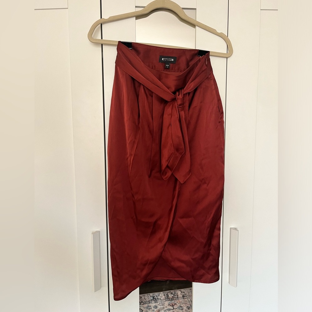 Express burnt orange silky skirt